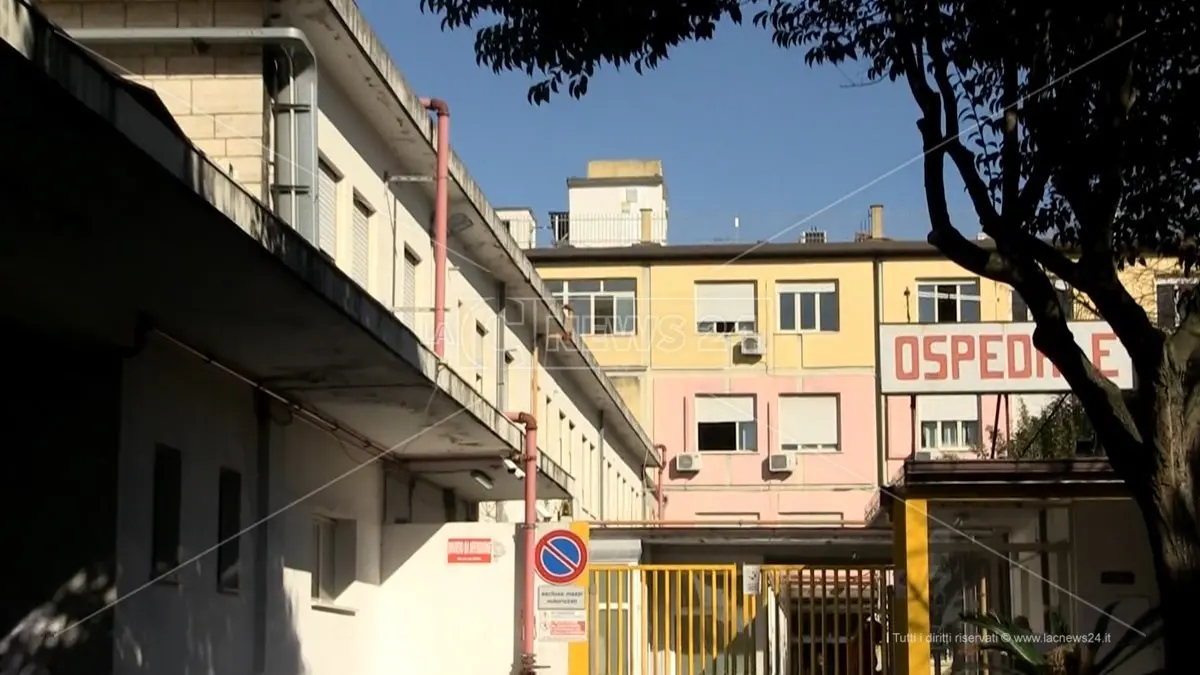 Vibo, attende più di un anno per una visita ma la prestazione risulta già erogata: «Qualche \"amico degli amici\"»\n