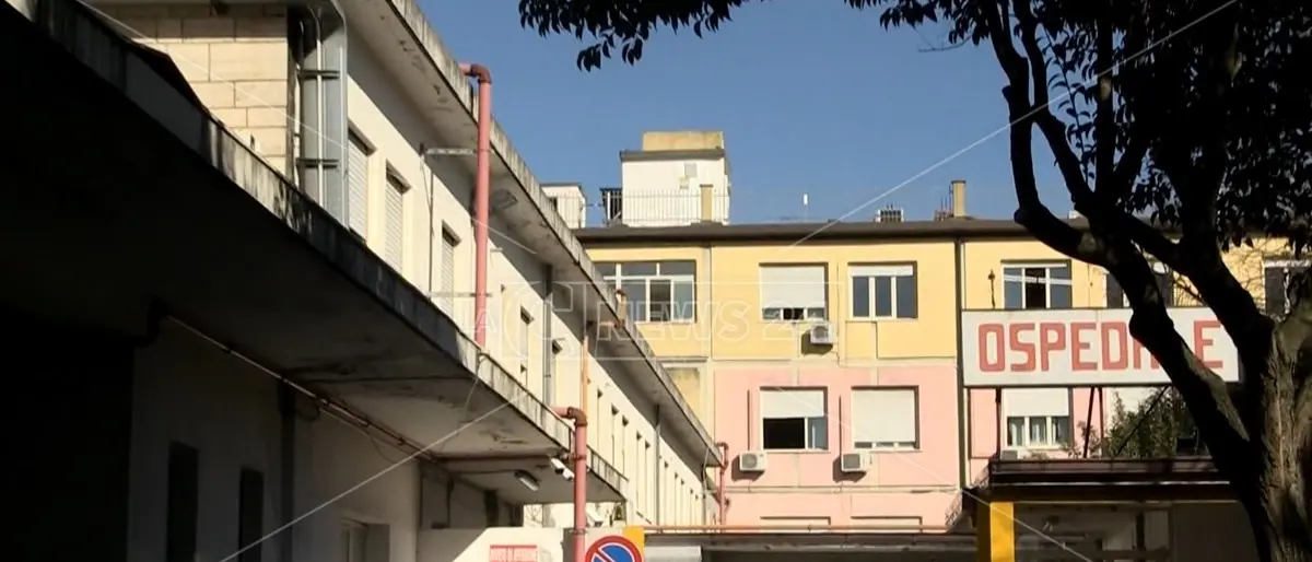 Vibo, attende più di un anno per una visita ma la prestazione risulta già erogata: «Qualche \"amico degli amici\"»\n