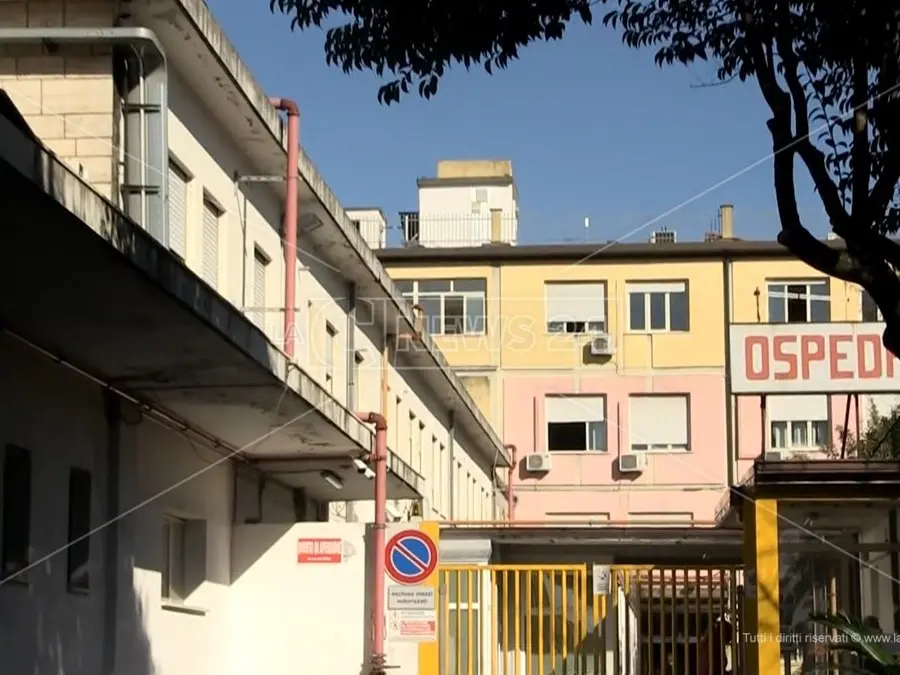 Vibo, attende più di un anno per una visita ma la prestazione risulta già erogata: «Qualche \"amico degli amici\"»