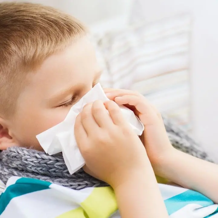 Dall’estate rovente all’autunno improvviso, in arrivo un’ondata di virus respiratori con «circa 150mila casi a settimana»