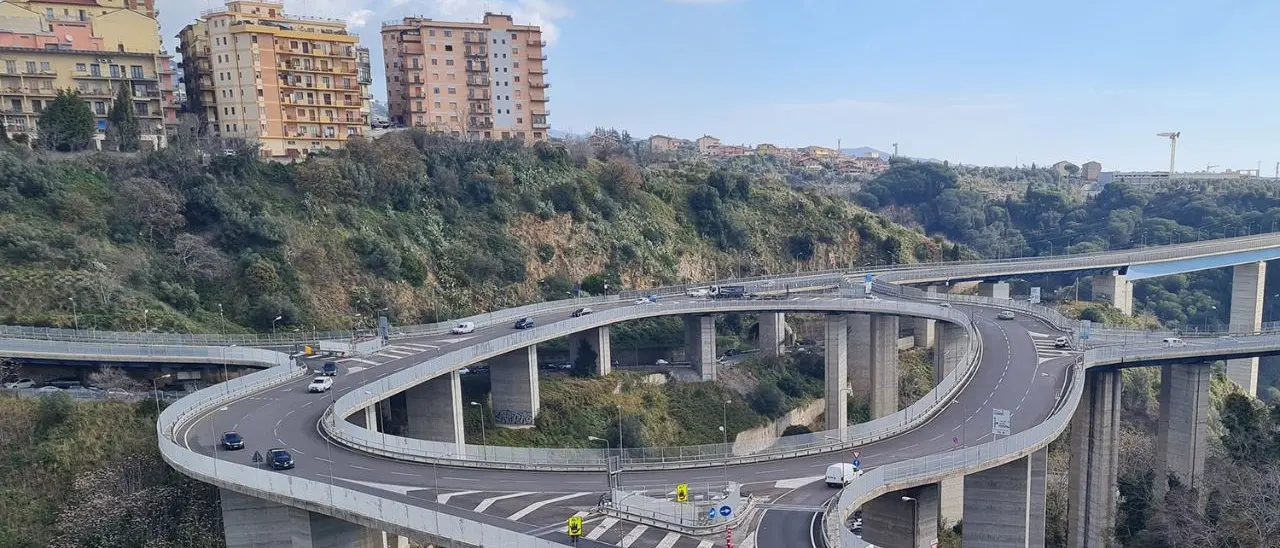 Catanzaro e le tante verità di una crisi politica che non ha nulla di eroico e che lancia un Sos per tutti i partiti