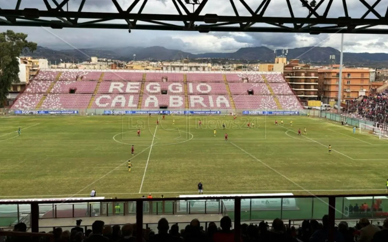 Reggina battuta nel primo big match dell’anno contro la concorrente Scafatese: decide un rigore di Ciro Foggia