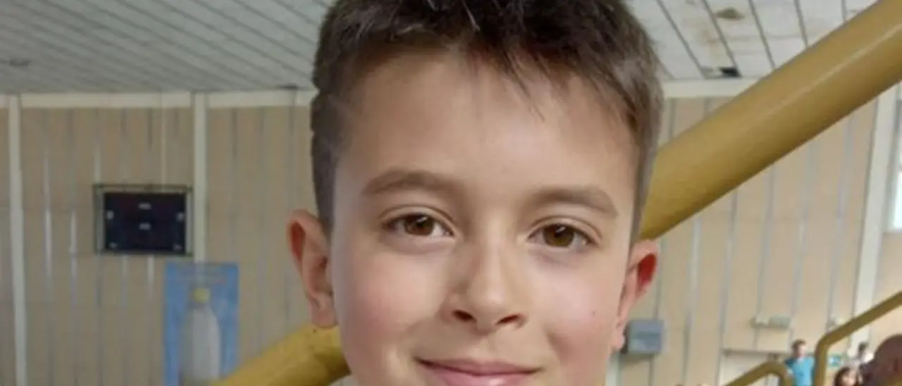 Bimbo di 9 anni muore schiacciato da una porta di calcio in provincia di Sassari, il concerto di Fedez non si ferma