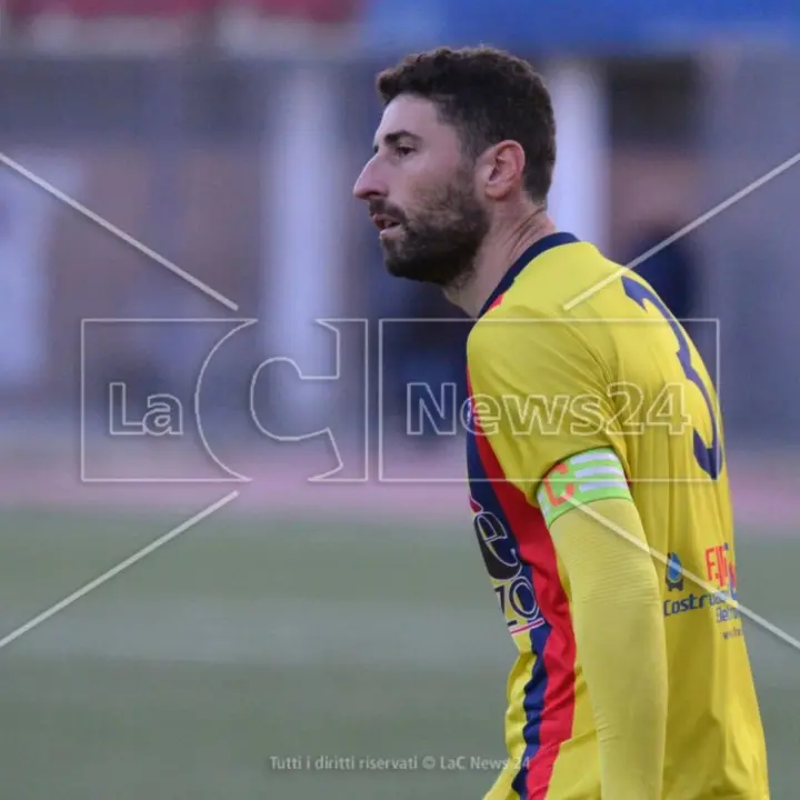 Palermo trascina l’Isola Capo Rizzuto. Doppietta per capitan Carrozza, perla di Maitini. La top 3 di LaC Sport