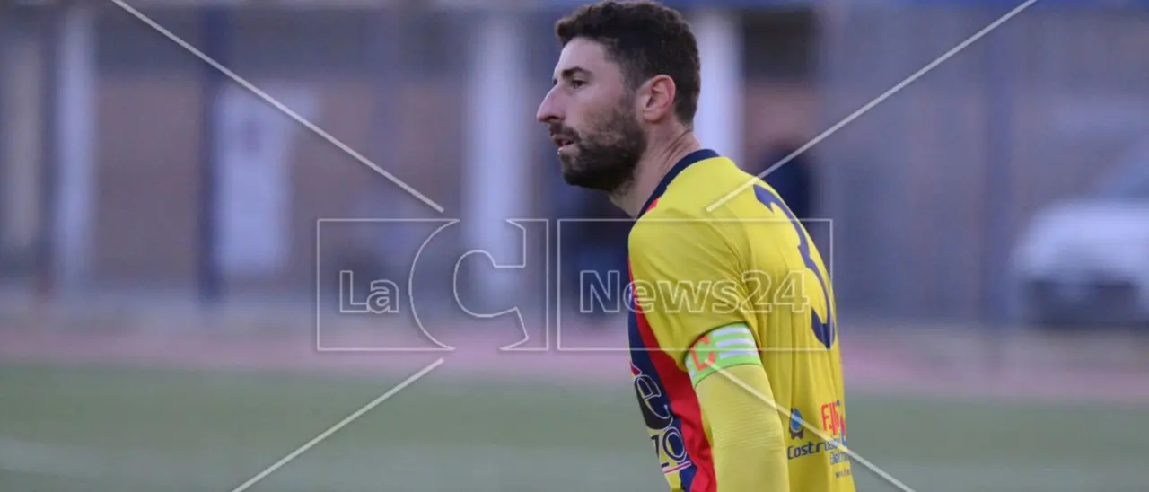 Palermo trascina l’Isola Capo Rizzuto. Doppietta per capitan Carrozza, perla di Maitini. La top 3 di LaC Sport