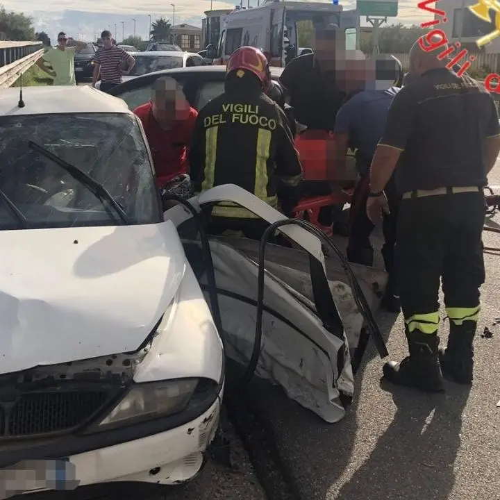 Incidente a Cropani, scontro tra due auto sulla statale 106: una donna estratta dalle lamiere e trasferita in elisoccorso