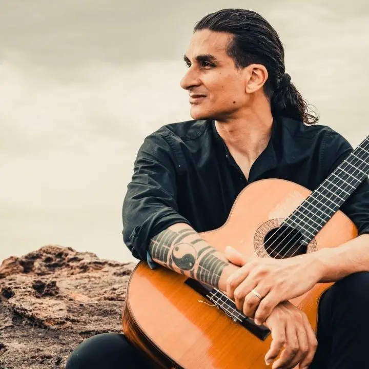 Le interviste del Premio letterario Caccuri, su LaC OnAir questa sera Daniele Fabio