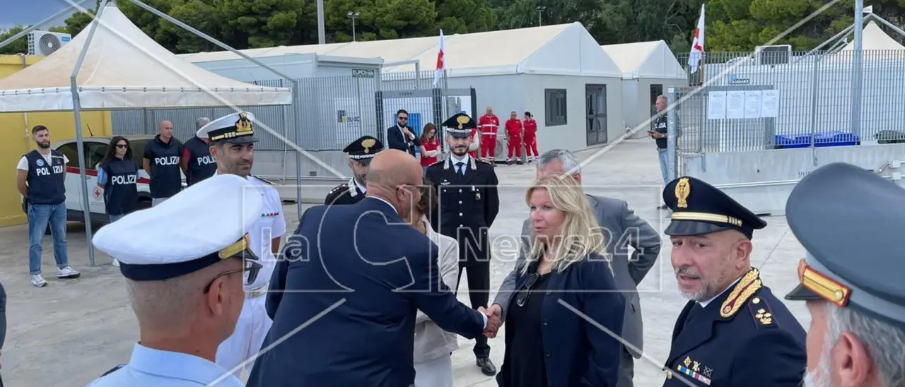 Emergenza sbarchi, a Roccella visita a sorpresa del capo dipartimento immigrazione del Viminale