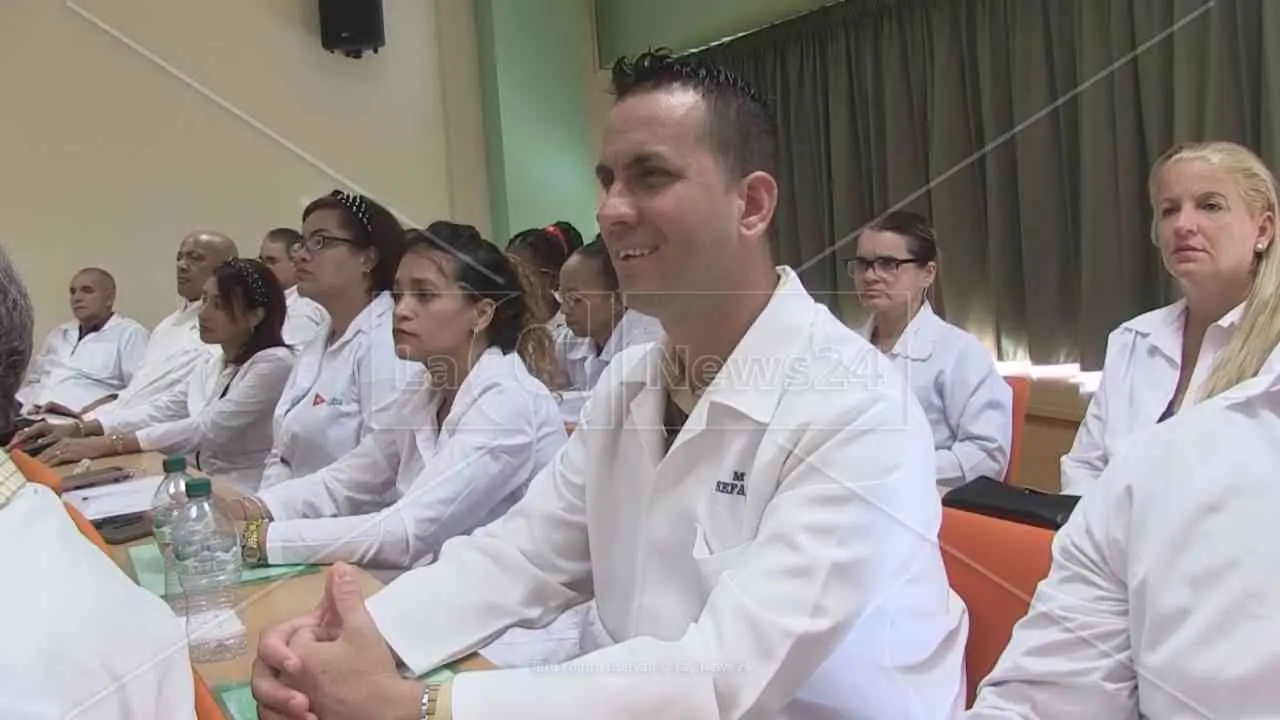 <p>Alcuni medici cubani gi&agrave; entrati in servizio negli ospedali calabresi</p>\\n