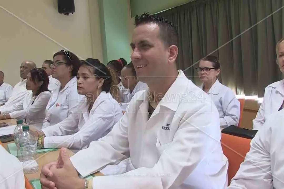 <p>Alcuni medici cubani gi&agrave; entrati in servizio negli ospedali calabresi</p>\\n
