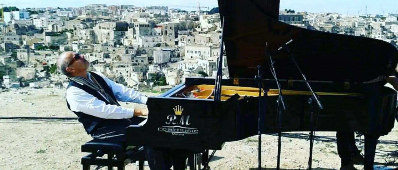 Le interviste del Premio letterario Caccuri, su LaC OnAir questa sera Danilo Rea