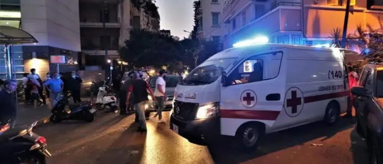 Libano, un attacco hacker fa esplodere centinaia di cercapersone nelle tasche degli Hezbollah: Beirut nel caos, oltre mille feriti