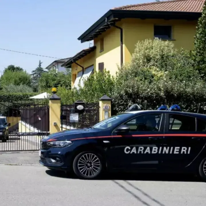 Neonati sepolti nel giardino di casa, nuovo sopralluogo dei carabinieri per cercare ulteriori resti del secondo corpicino