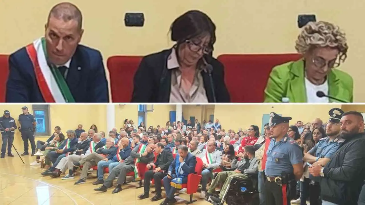 Cotronei, Consiglio comunale aperto dopo la violenza contro sindaco e dirigente. L’aggressore si scusa in pubblico