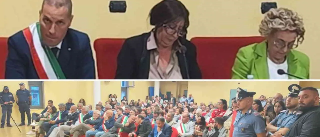 Cotronei, Consiglio comunale aperto dopo la violenza contro sindaco e dirigente. L’aggressore si scusa in pubblico