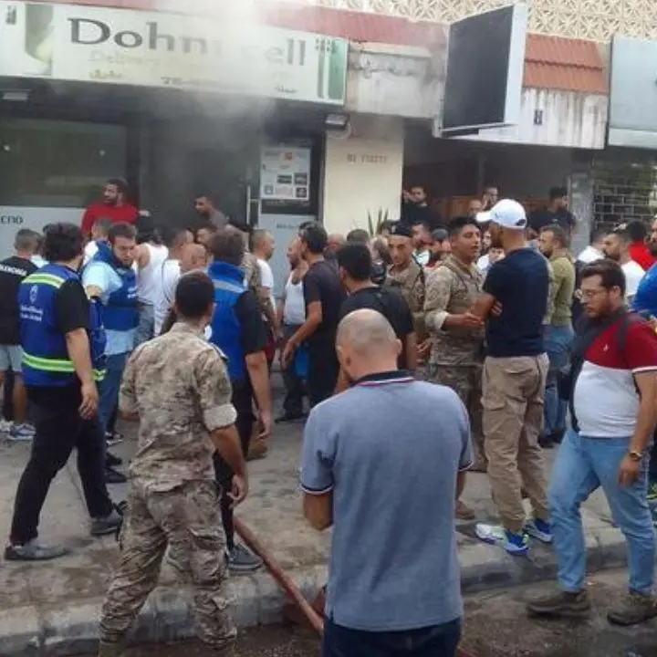 Nuovi attacchi in Libano, tre morti e centinaia di feriti per lo scoppio di walkie talkie e radio