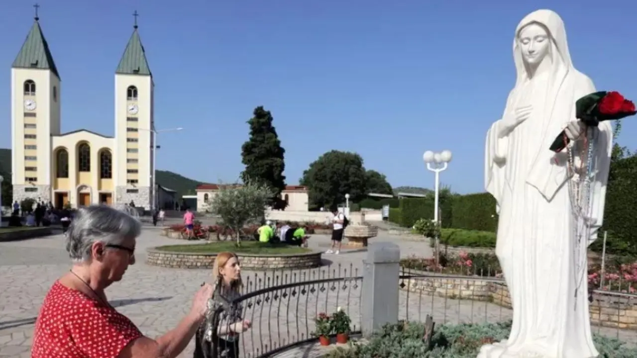 Medjugorje, nulla osta del Vaticano che però parla ancora di «presunte apparizioni». Il papa: «Pellegrinaggi per incontrare Maria e non i veggenti»