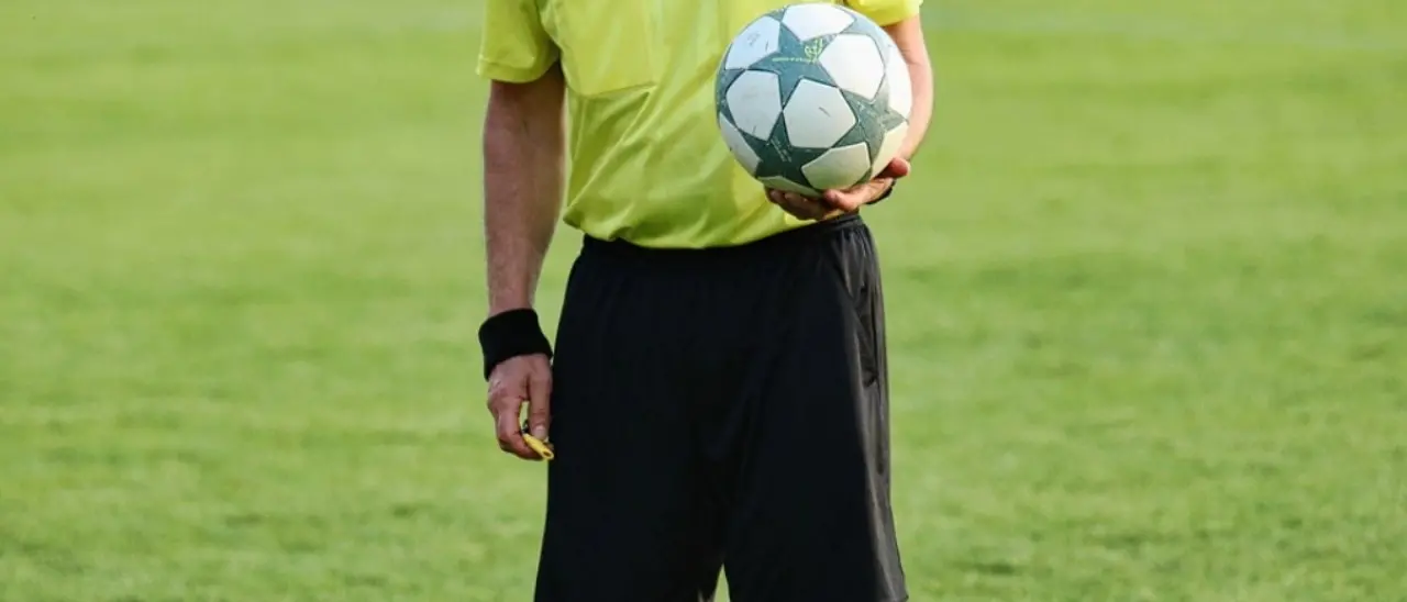 Catanzaro-Cremonese, cambia l’arbitro: Pezzuto sostituisce Piccinini