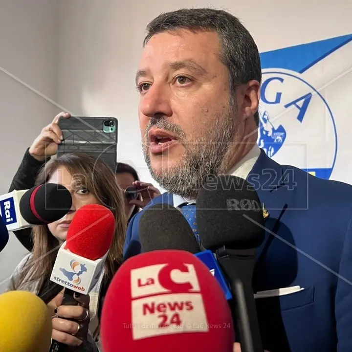Salvini sullo sciopero dei trasporti:\u00A0«Giusto farlo, ma ogni giorno si danneggiano i lavoratori in viaggio»\n
