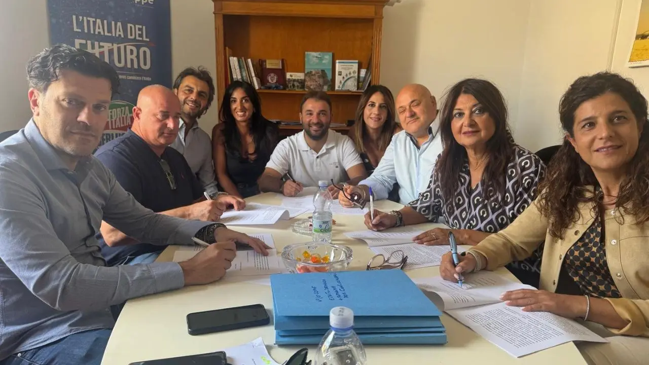 Corigliano Rossano, esposto in Procura delle opposizioni consiliari: «Gestione economico-finanziaria del Comune fuori controllo»