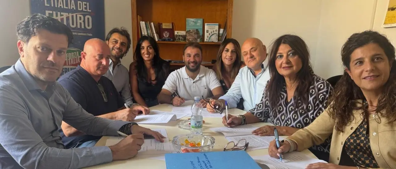 Corigliano Rossano, esposto in Procura delle opposizioni consiliari: «Gestione economico-finanziaria del Comune fuori controllo»