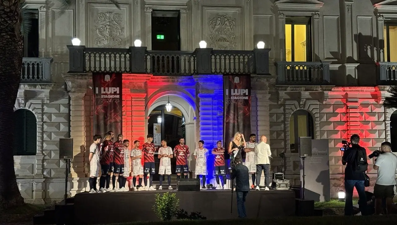 La Pirossigeno Cosenza si presenta alla città, il vicepresidente Piro: «Proviamo a raggiungere i playoff»