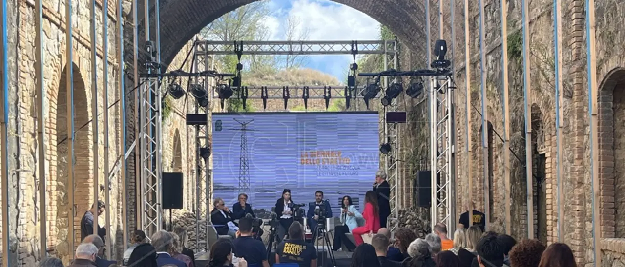 Biennale dello Stretto a Campo Calabro tra strumenti urbanistici (ancora) da attivare in Calabria e il racconto di esperienze innovative