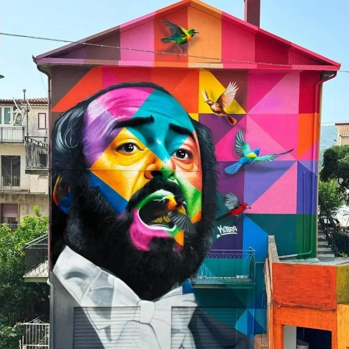 A San Pietro Magisano un murale in omaggio al tenore Luciano Pavarotti