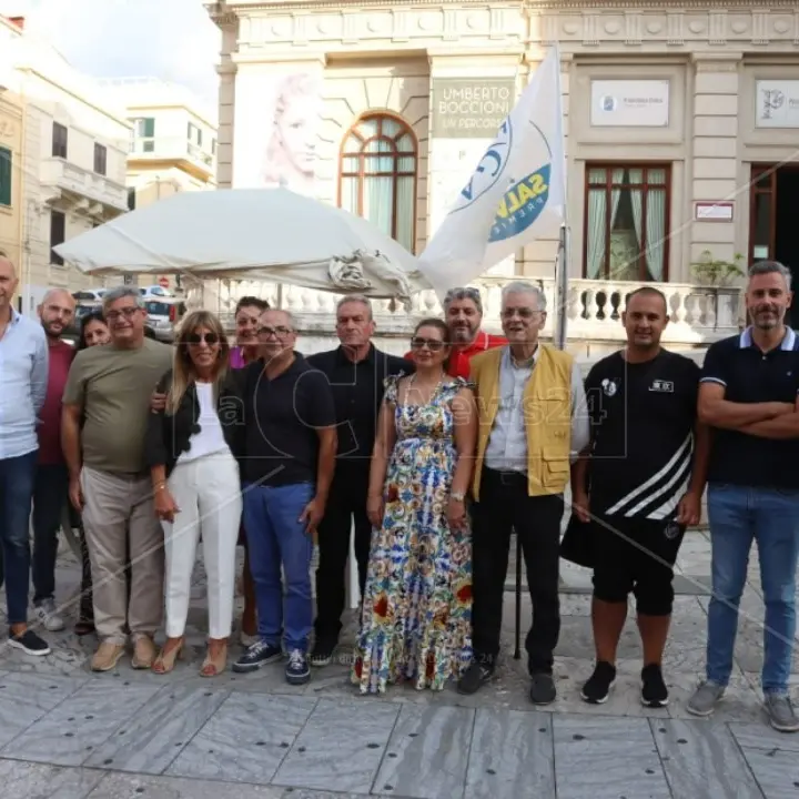 Caso Open Arms, in Calabria la Lega scende in piazza per Salvini: «Ha solo fatto bene il suo lavoro»