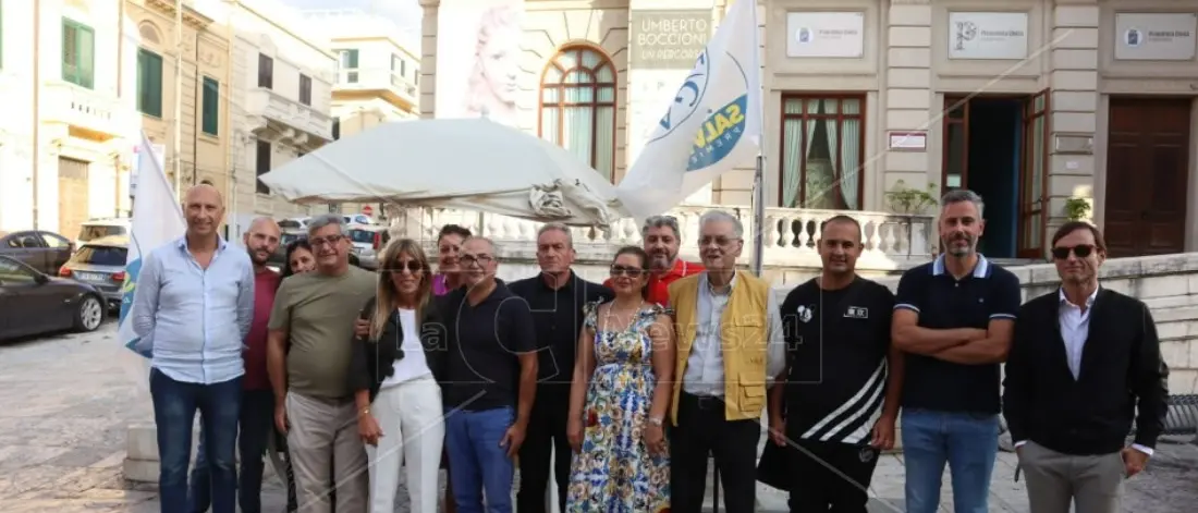 Caso Open Arms, in Calabria la Lega scende in piazza per Salvini: «Ha solo fatto bene il suo lavoro»