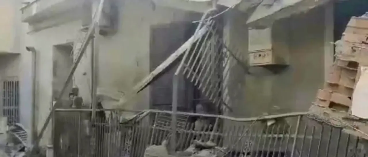 Crolla una palazzina in provincia di Napoli, morti due bimbi di 6 e 4 anni e la madre. Ancora una persona sotto le macerie