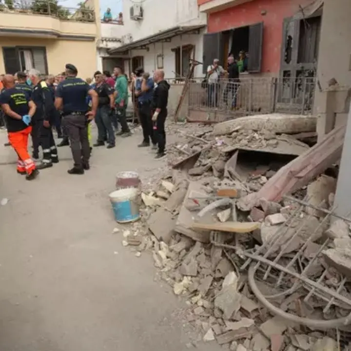 Palazzina crollata a Saviano, recuperato il corpo dell’anziana: quattro i morti dopo l’esplosione di ieri mattina