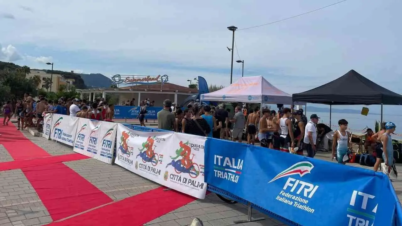 A Palmi la quinta edizione della Triathlon Race: 300 atleti da tutta Italia in gara tra le meraviglie della Costa Viola