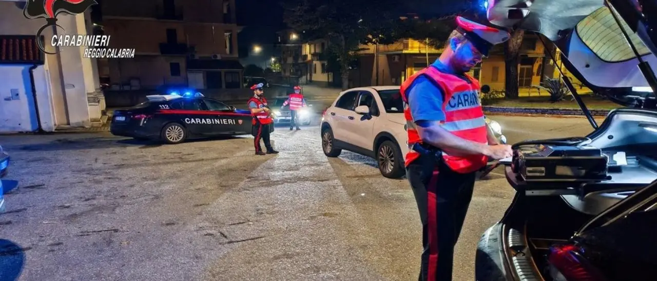 Sicurezza stradale, focus dei carabinieri nella Piana di Gioia Tauro: 600 veicoli ispezionati