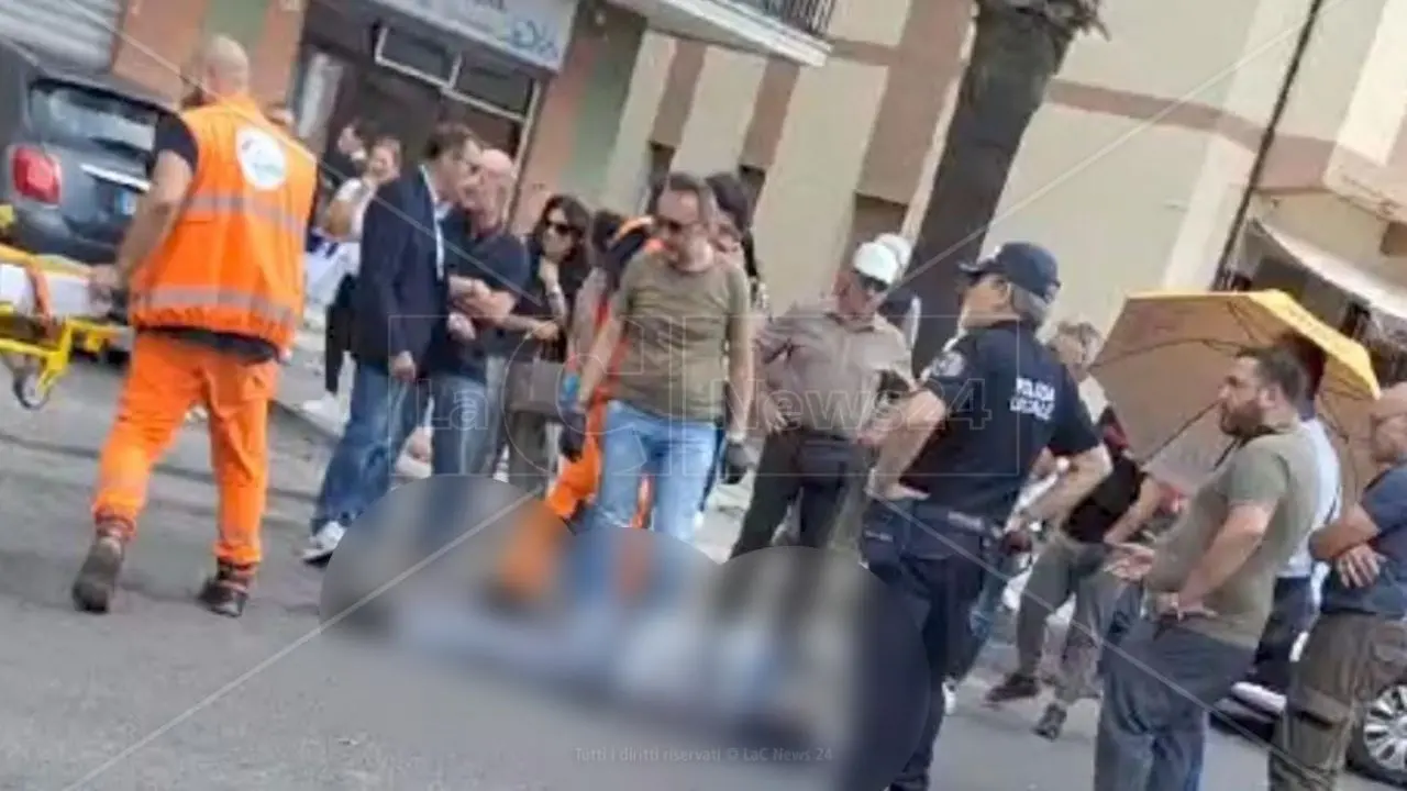 Corigliano Rossano, incidente stradale su Viale della Repubblica: investito un pedone