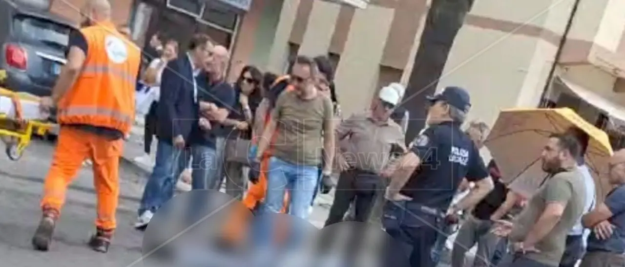 Corigliano Rossano, incidente stradale su Viale della Repubblica: investito un pedone