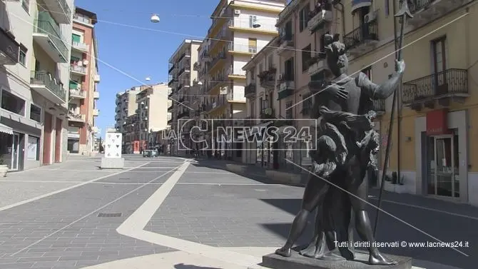 Gelo demografico anche su Cosenza: dal 2000 a oggi ha perso 10mila abitanti, resta a galla solo grazie agli immigrati\n