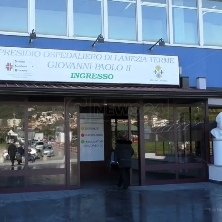 Lamezia, aggredisce verbalmente un infermiere al Pronto soccorso: uomo fermato dalla Polizia