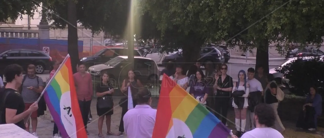 “Scuola libera tutt3”, l’Arcigay Reggio: «L’affettività e la sessualità entrino in classe. Si educhi a essere consapevoli e sereni»