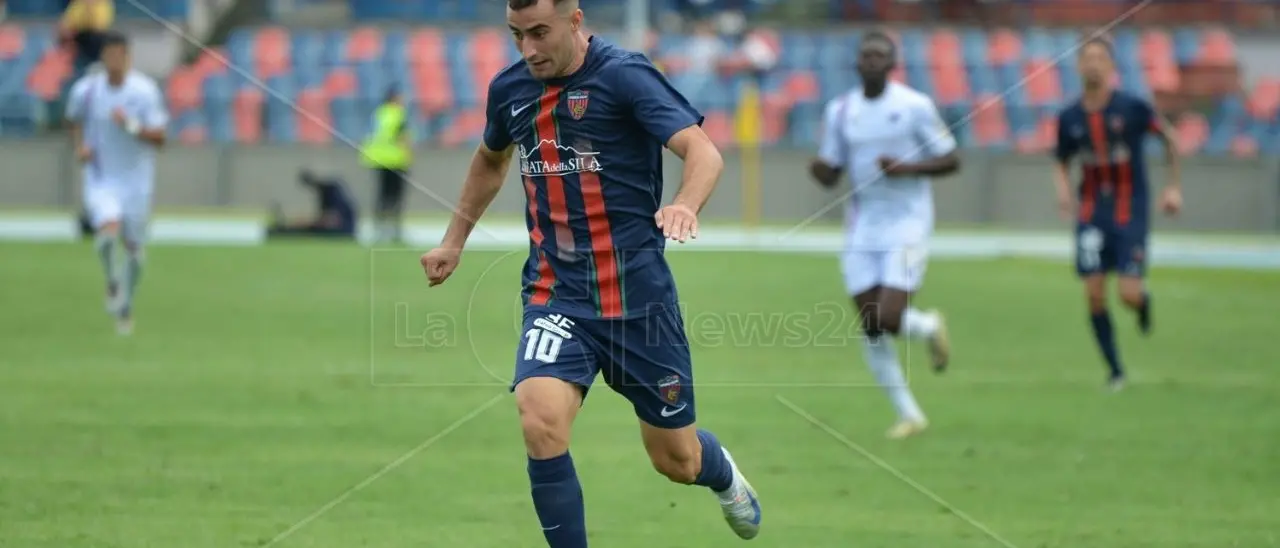 Cosenza Calcio, Fumagalli fondamentale nello scacchiere dei rossoblù: l’attaccante è nella top 3 di tre diverse classifiche