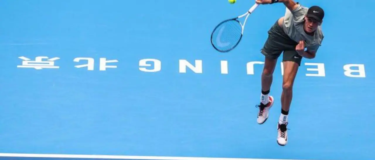 Cina Open, Sinner vince in rimonta contro Jarry e dedica la vittoria alla zia Margith
