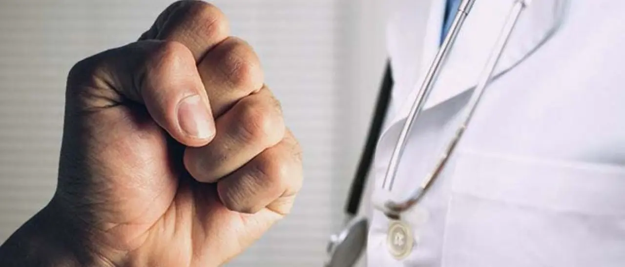 Aggressioni ai sanitari, approvato decreto legge: pene fino a 5 anni e arresto in flagranza entro 48 ore