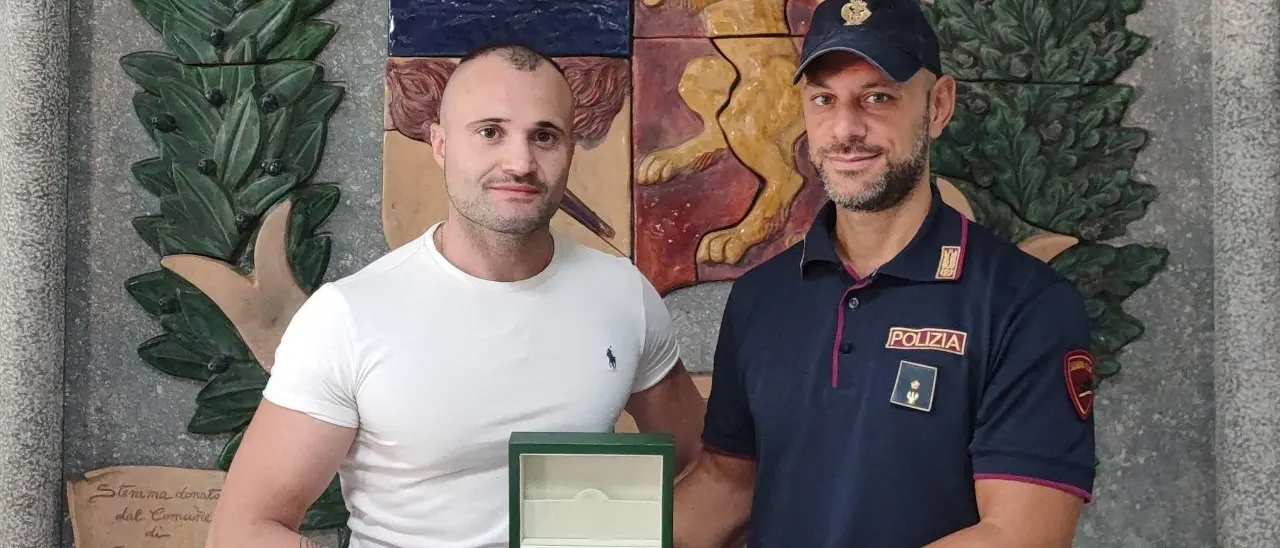 La Polizia di Reggio trova un orologio di lusso rubato 3 anni fa e lo restituisce al proprietario