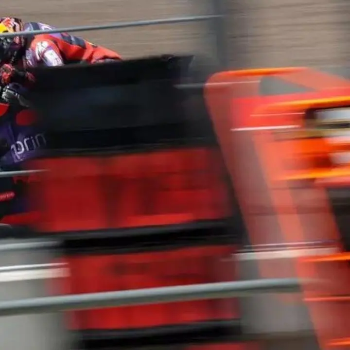Motogp, Martin trionfa nel Gran Premio di Indonesia davanti a Pedro Acosta e Pecco Bagnaia. Marquez costretto al ritiro