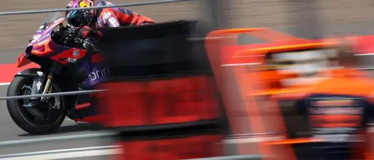 Motogp, Martin trionfa nel Gran Premio di Indonesia davanti a Pedro Acosta e Pecco Bagnaia. Marquez costretto al ritiro