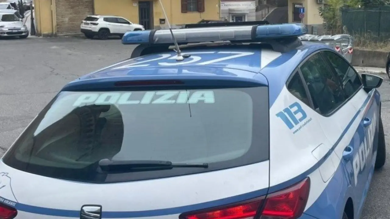 Catanzaro, mistero sull’accoltellamento di un 21enne dopo una lite in auto: le sue condizioni sono gravi