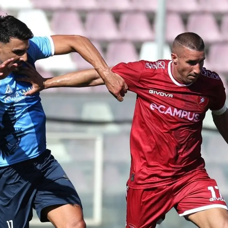 Reggina-Ragusa, gli amaranto giocano un gran secondo tempo e vincono 1-0 grazie alla spaccata di Rajkovic