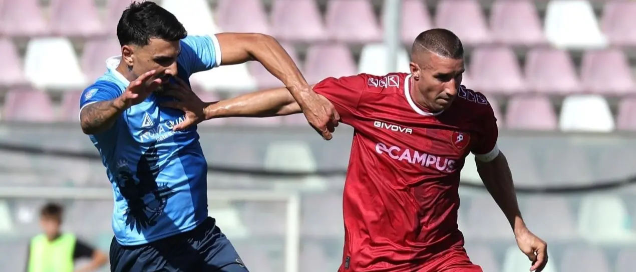 Reggina-Ragusa, gli amaranto giocano un gran secondo tempo e vincono 1-0 grazie alla spaccata di Rajkovic