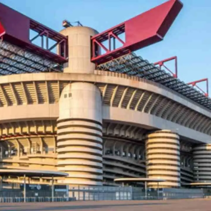 Inchiesta sulle tifoserie a Milano, tra gli indagati anche un consigliere regionale lombardo per l’appalto dei parcheggi allo stadio