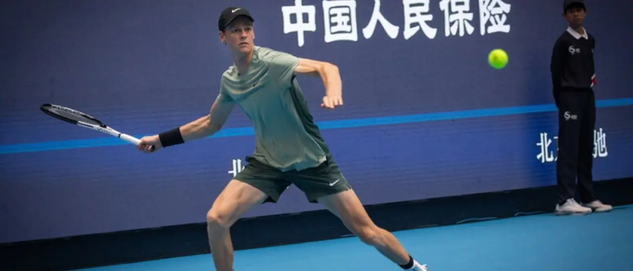 Cina Open, Sinner supera Lehecka in due set e conquista la semifinale a Pechino